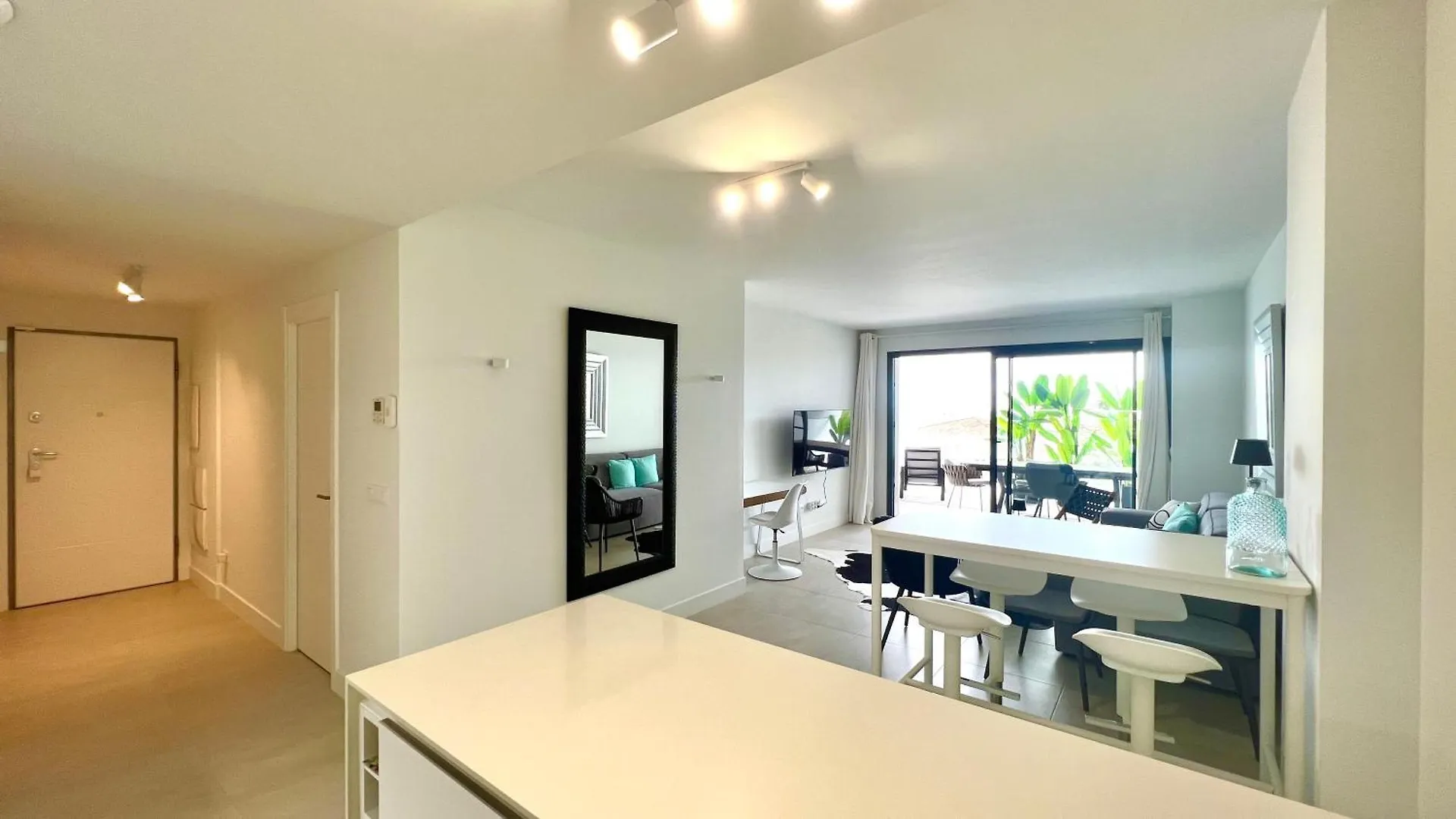 Pure South Luxury Apartment マニルバ