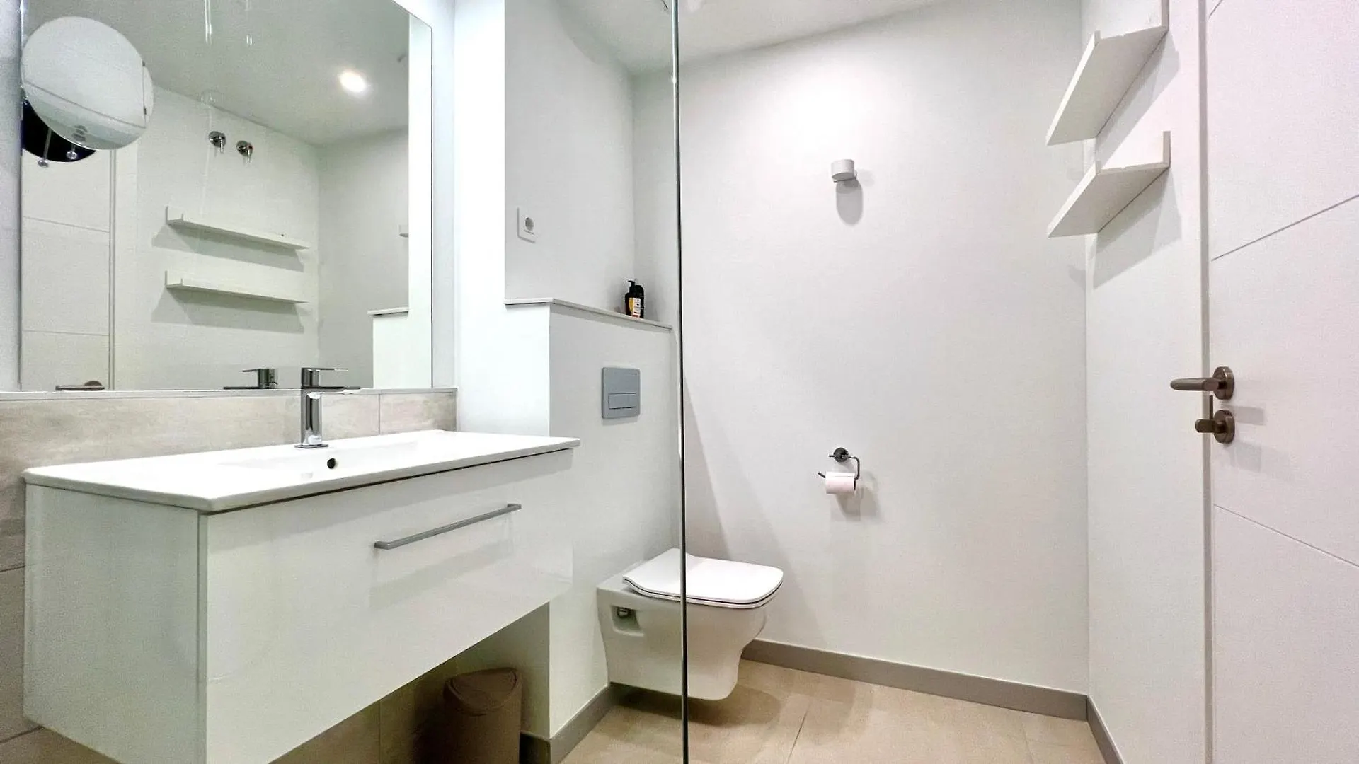 Pure South Luxury Apartment マニルバ