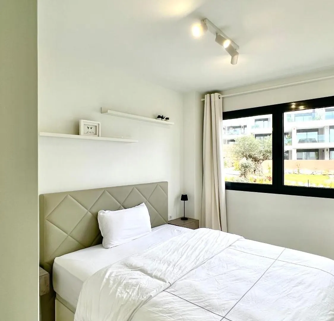 Pure South Luxury Apartment マニルバ