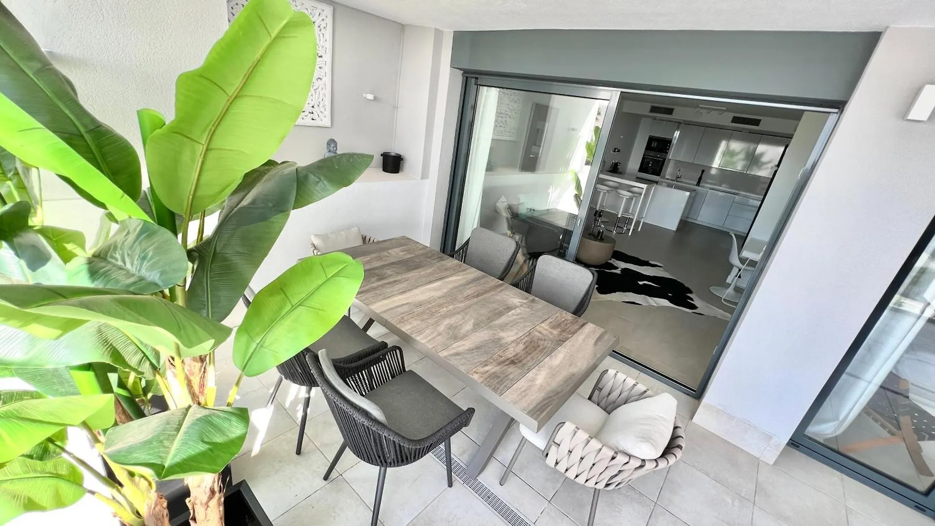 Pure South Luxury Apartment マニルバ