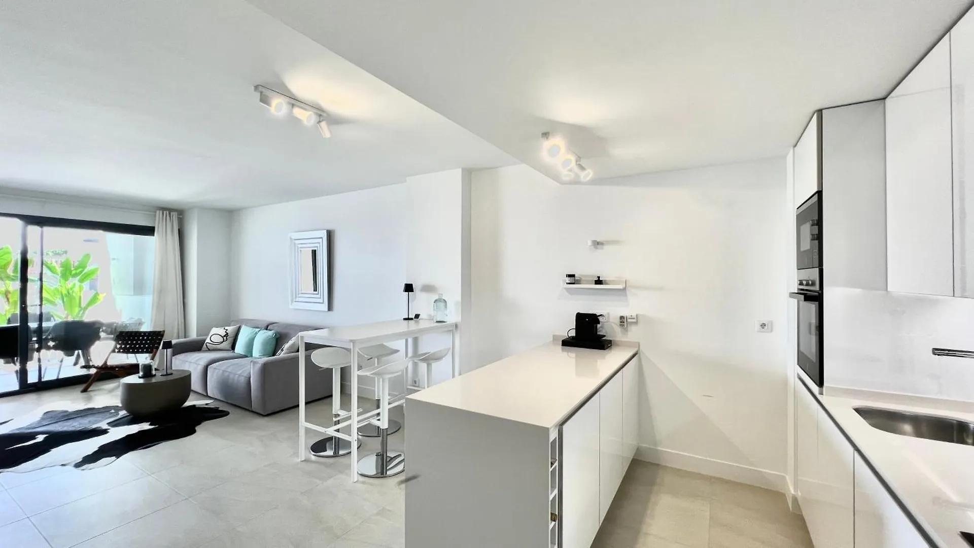 Pure South Luxury Apartment マニルバ