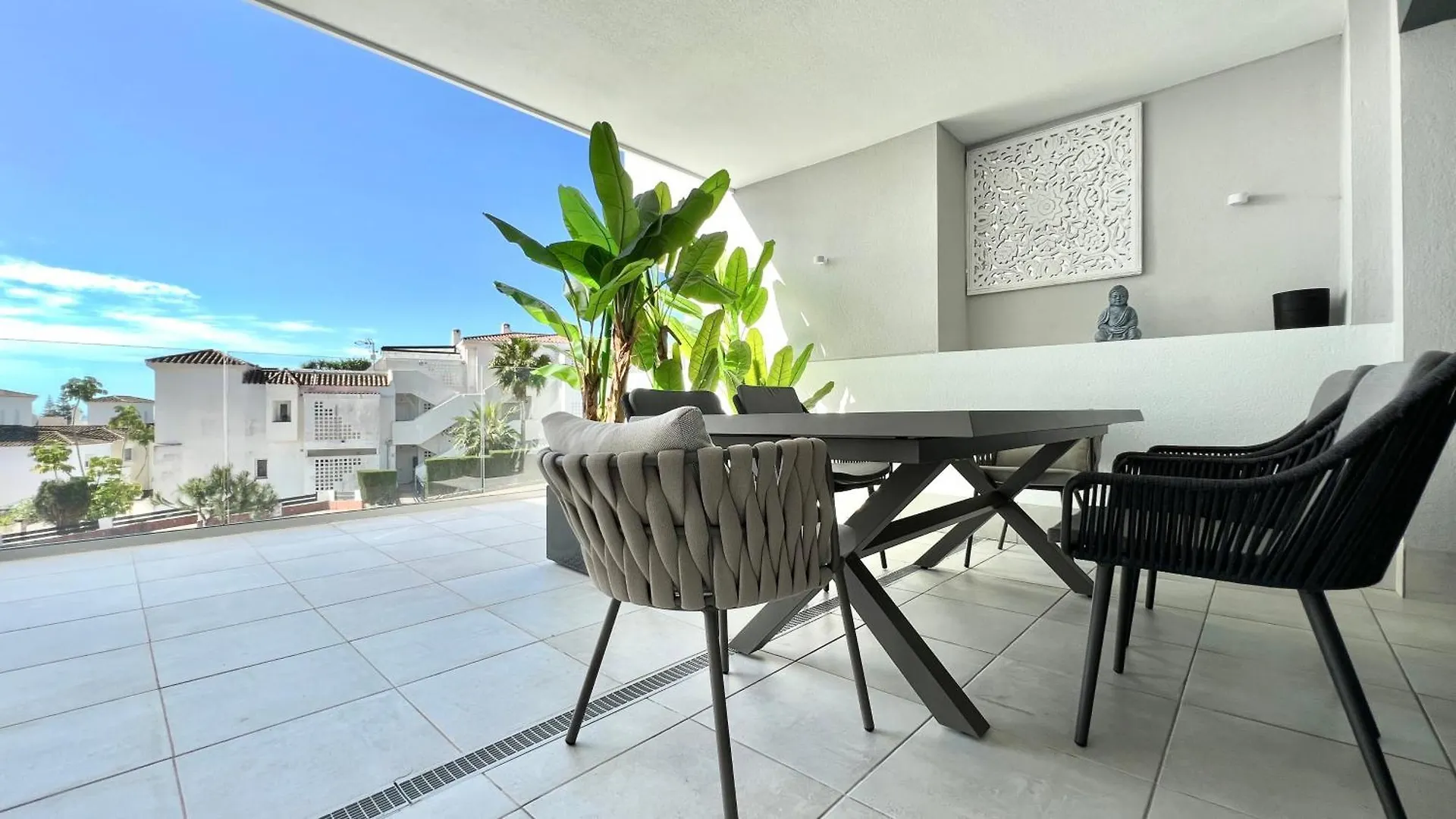 Pure South Luxury Apartment マニルバ